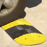 Cheap Price Black &Yellow Rubber Road Safety Speed Hump