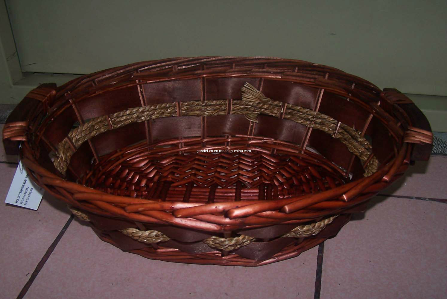 Brown Wicker Basket with Wood Ear Handles (dB034)