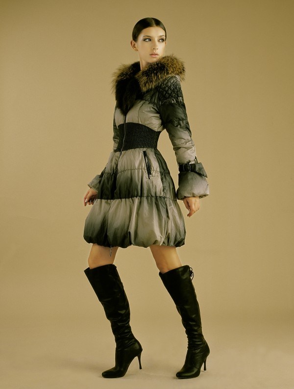 Women's Fashion Long Style Down Coat with Raccoon Fur Collar (FC09219)