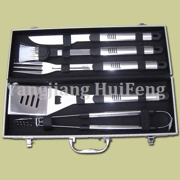 High Quality 5 Piece BBQ Tool Set with Tong, Fork, BBQ Spatula. Knife