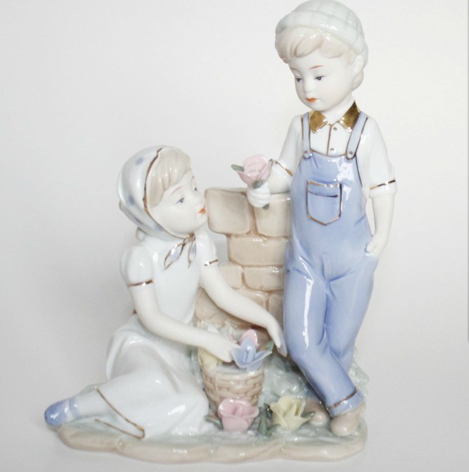 Spanlish Porcelain Figure Good for Wedding Gift C-a-1