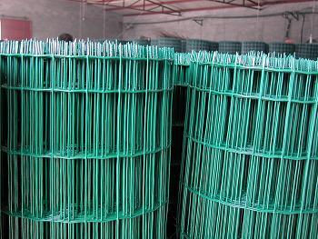 Low Price Wave Wire Mesh Fence5*5