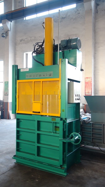 Vertical Plastic Bailing Machine