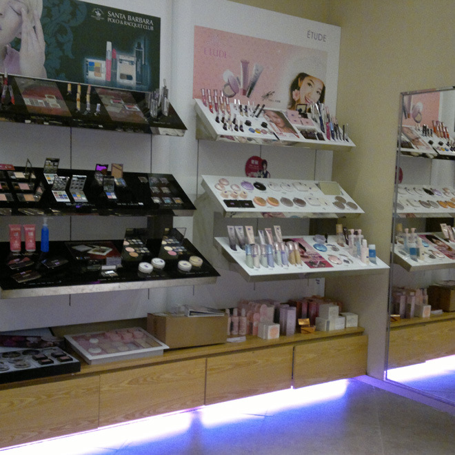 Customized Cosmetic Dispay Shop Interior Design in Guangzhou