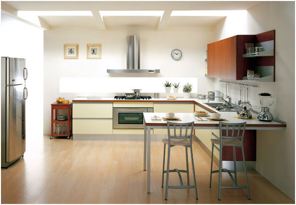 2015 Modern UV High Glossy Kitchen Furniture (FY6548)