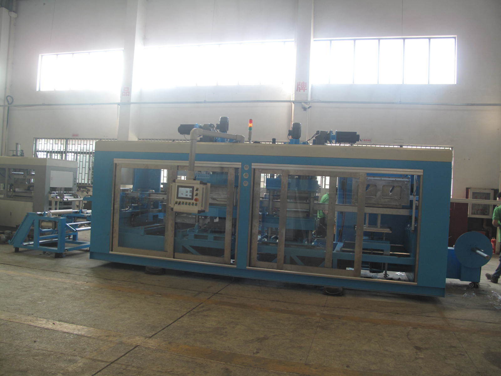 Zs-5567 V Full Automatic Vacuum Forming Machinery