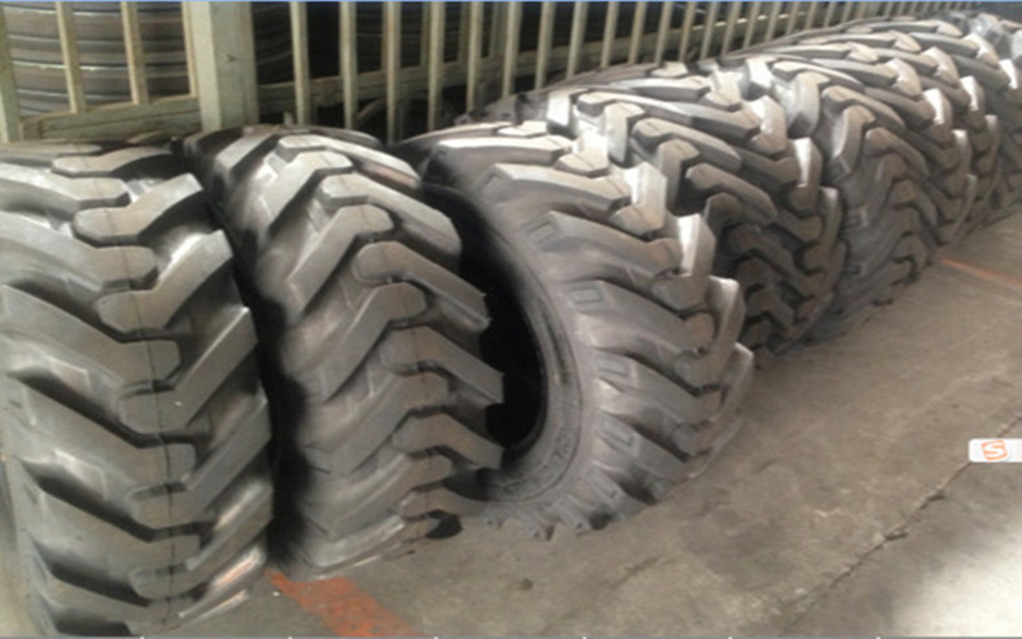 Tractor Tyre, Agriculturaial Tyre, Tractor Tire (12.5/80-18 TL) R4