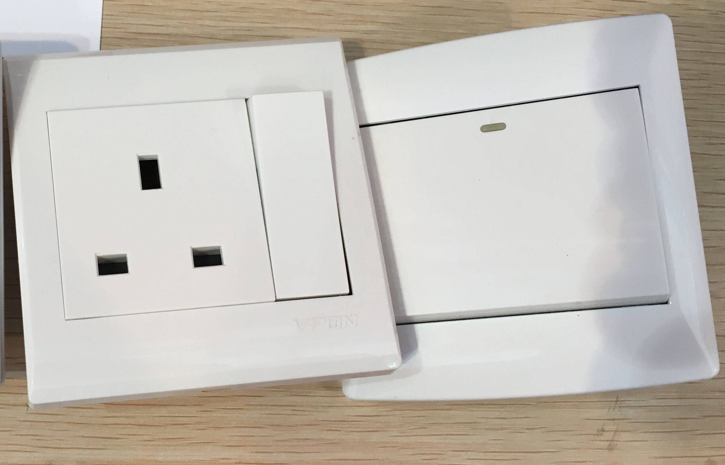Factory Good Price BS Standard Wall Switch Socket