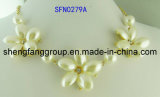 Fashion Jewelry Floral Alloy Accessories Pearl Necklace Jewelry (SFN0279A)