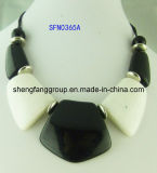 Fashion Jewelry Statement Acrylic Stones Choker Necklace (SFN0365A)