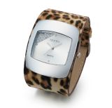 Fashion Quartz Bracelet Watch (XM8050)