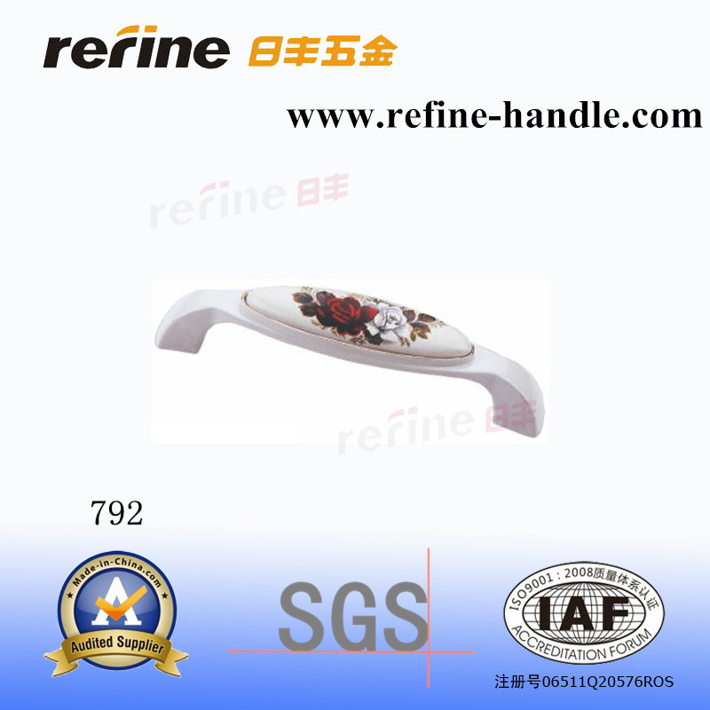 2015 New Design Zinc Alloy Furniture Pull Handle with Ceramic (M-792)