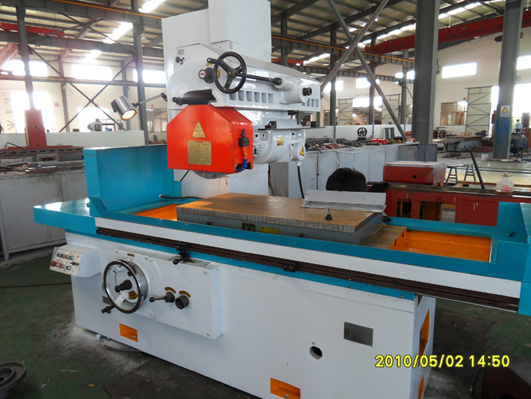 Surface Grinding Machine with Grinding Head Moving (M7150)