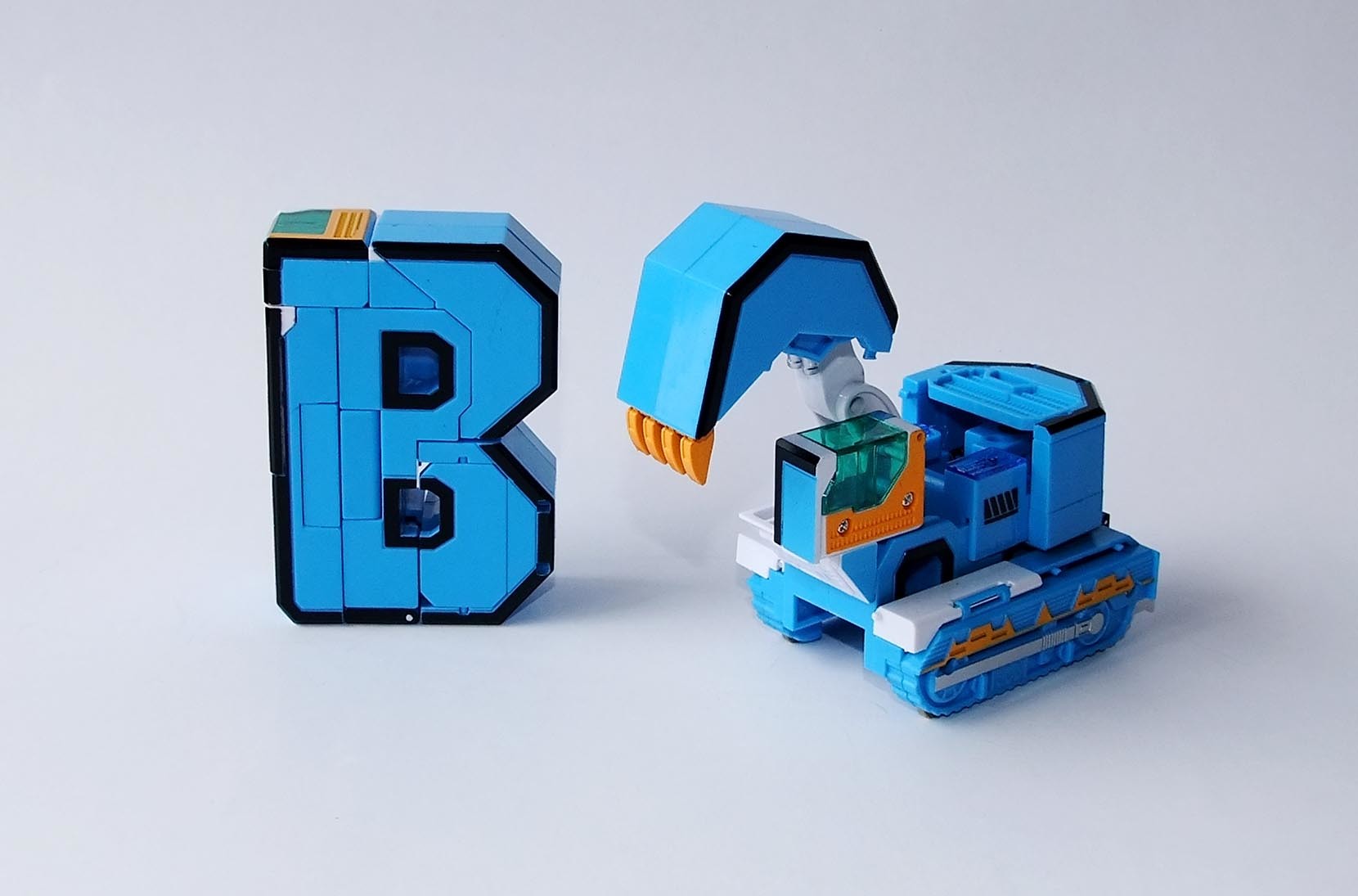 Magic Letters B Tranforms Robot Toys