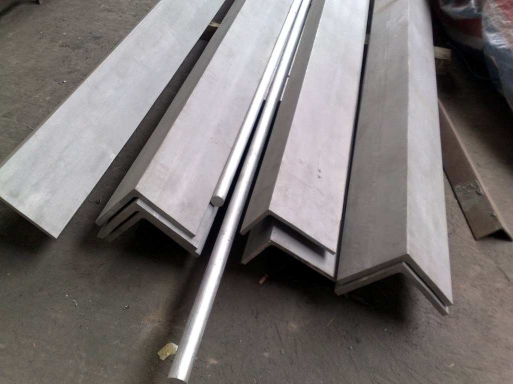 Stainless Steel Angle Bar (303)