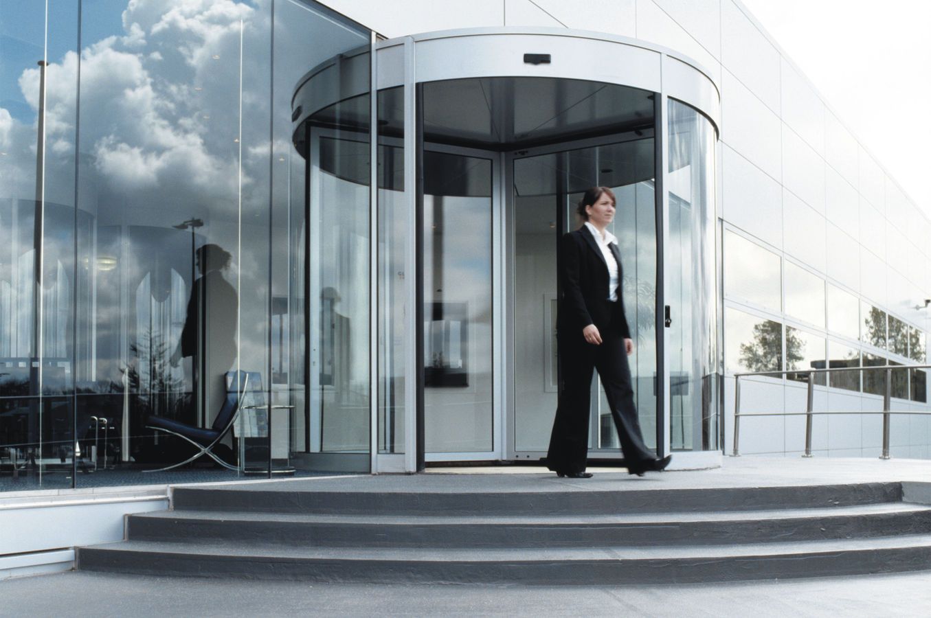 Automatic Revolving Door, 3 Wings, Lenze Motor, Siemens Frequency Invertor, Disabled Switch and Emergency Stop Switch