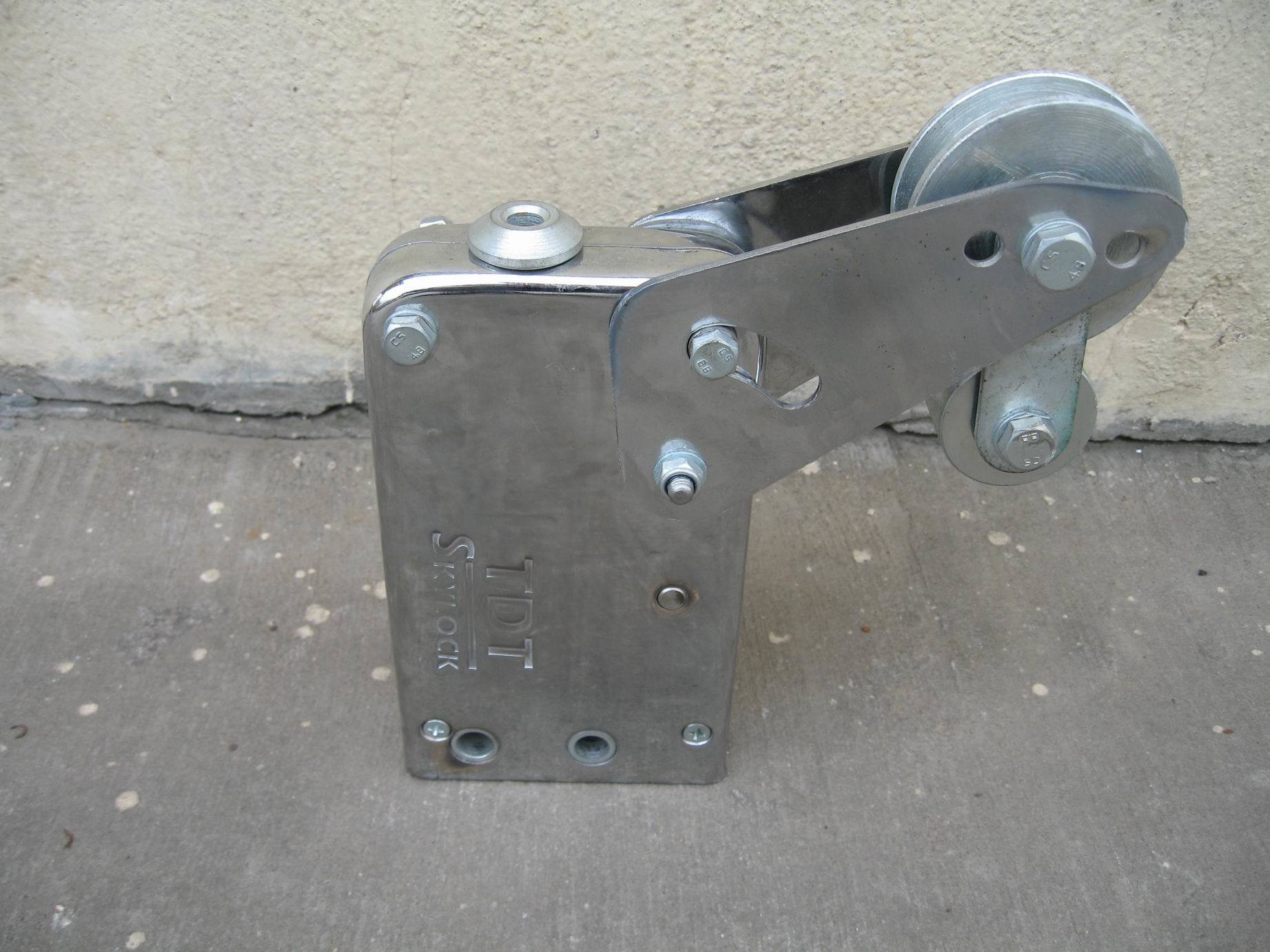 Anti-Tilting Safety Lock / Block Stop