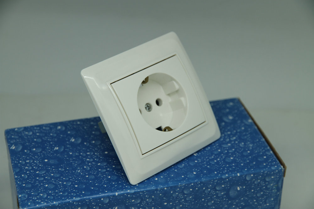 Europe Socket with Earthed