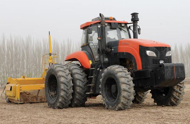 160HP; 4WD Tractor with Double Rear Tires