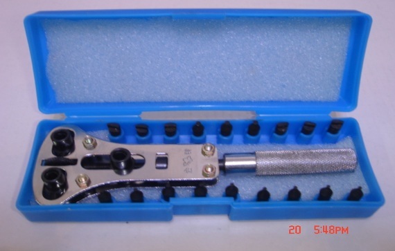 Three Prong Watch Case Open Wrench with 18 Bits (DO1022)