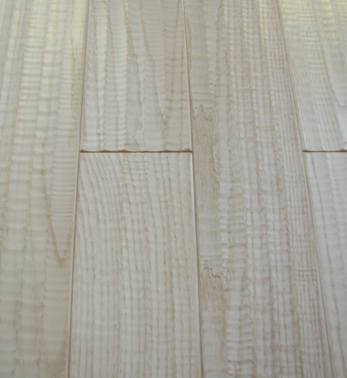 Handscraped UV Lacquer Oak Engineered Flooring (S-SJ7102)