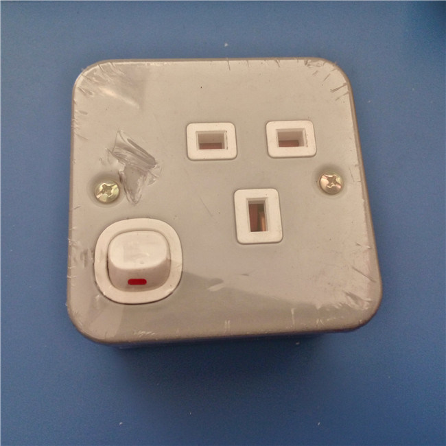 UK Style Metal Material Wall Switch and Socket (W-071)