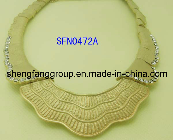 Fashion Jewelry Collar Design Casting with Crystal Necklace (SFN0472A)