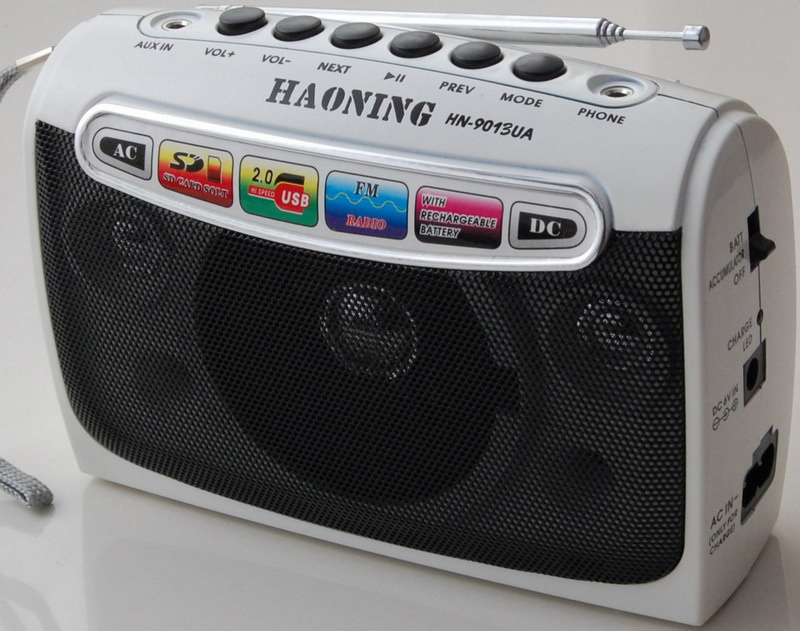 FM Radio with USB/SD and Rechargeable Battery (HN-9013UAR)