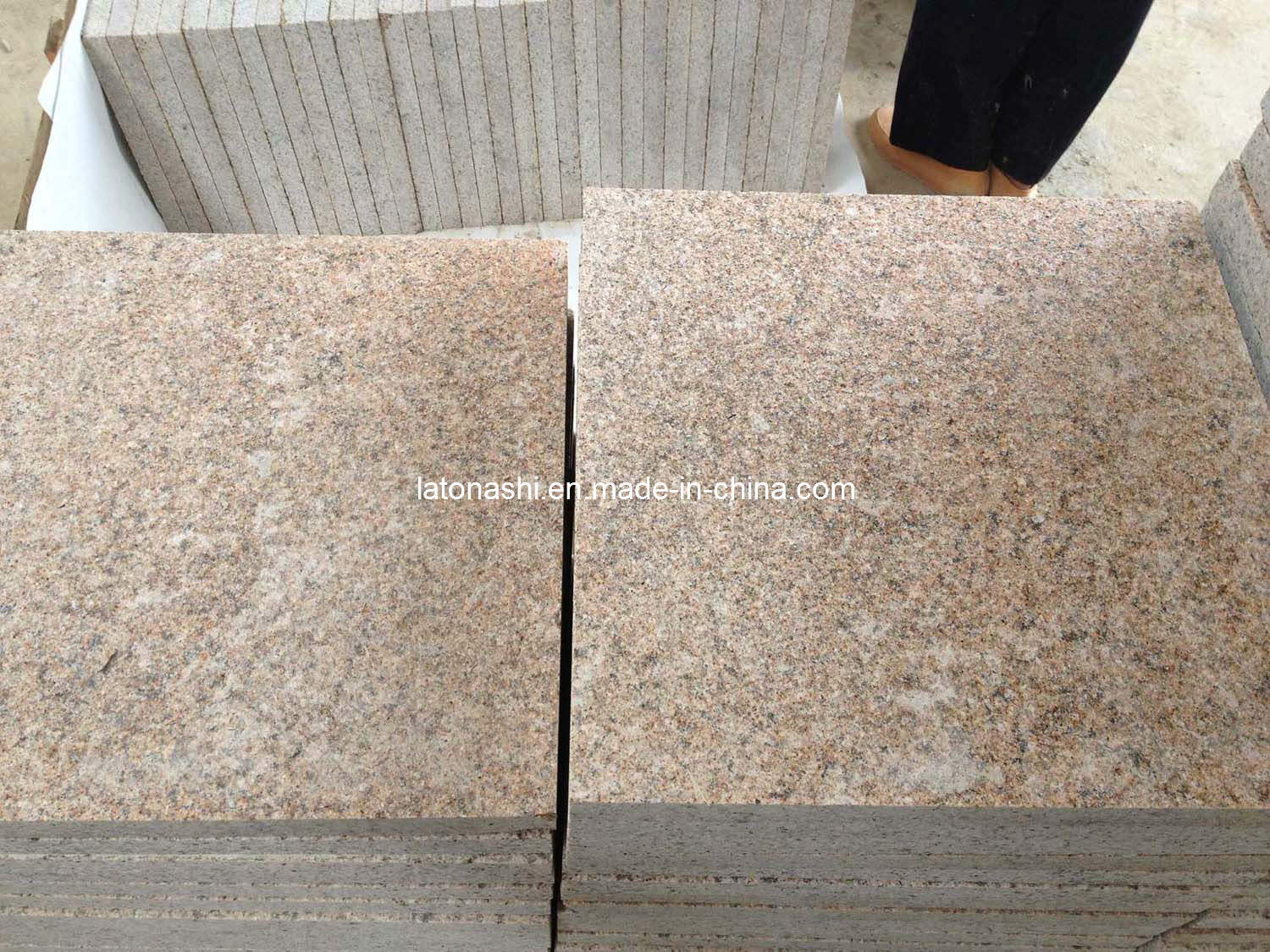 Flamed G682 Yellow Granite for Stair or Flooring