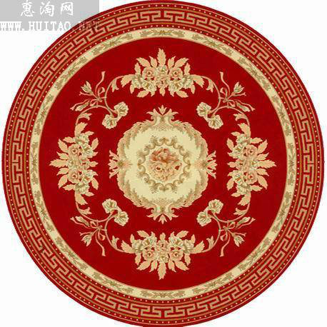 Circular Carpet Has a Holiday Feelling