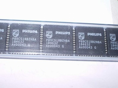 Electronic Component IC P89c557e4efb