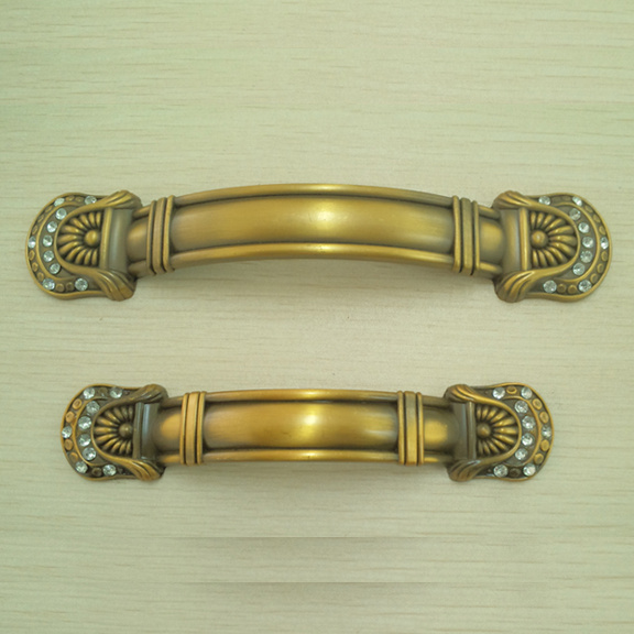 Zinc Alloy Furniture Handle Pull Cabinet Handle (453.8310)