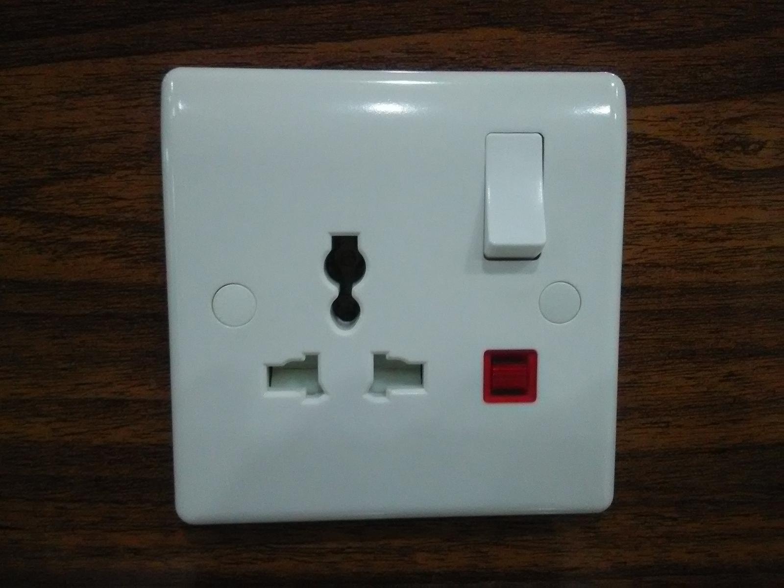 13A Universal Switch Socket with Neon