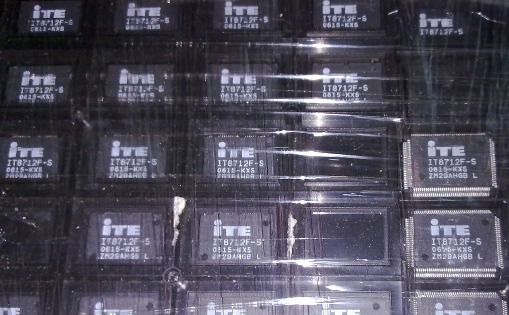 Electronic Component IC It8712f-S