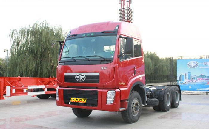 Faw 3 Axles Tractor Truck 380HP