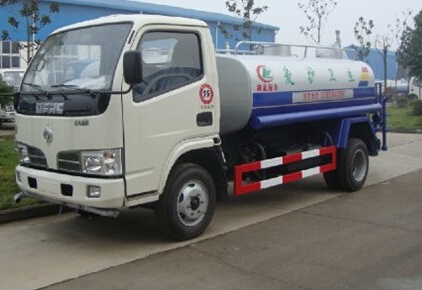 Small Water Tanker Truck with Sprinkler