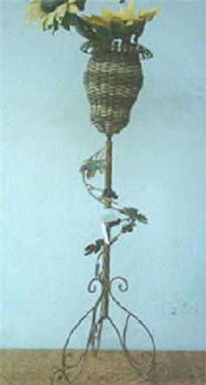 Iron & Rattan Flower Basket/Vase (D37F992A)