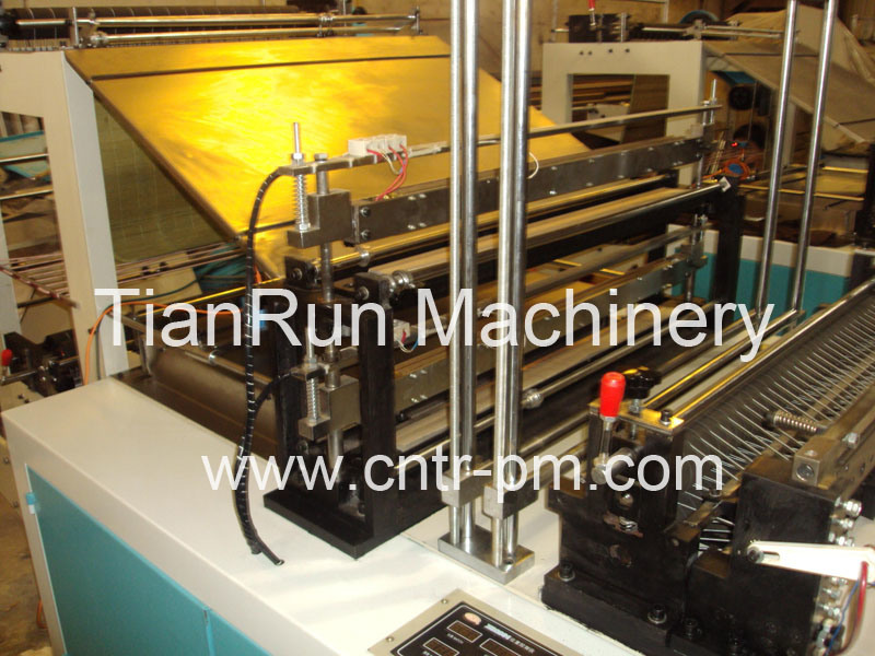 Plastic Bag Making Machinery (TR-CC600, TR-CC800, TR-CC1000, TR-CC1200)