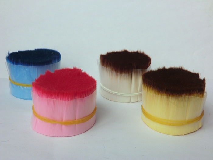 Types of Synthetic Fiber for Makeup Brushes Usage, High Flexibility and Soft Tip