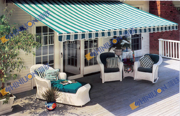 Retractable Awning With Semi-Cassette Style