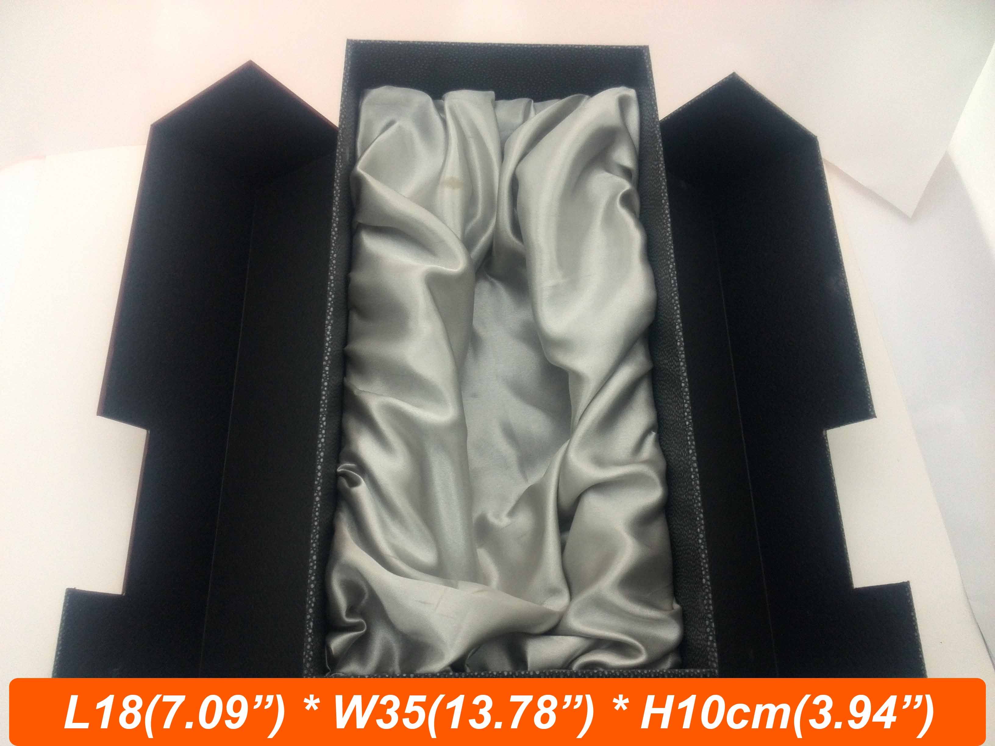 Luxury Rigid Cardboard Boxes with Insert Tray Holiding