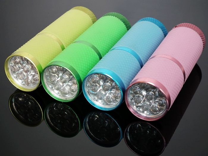 Knuring 9 LED Flashlight