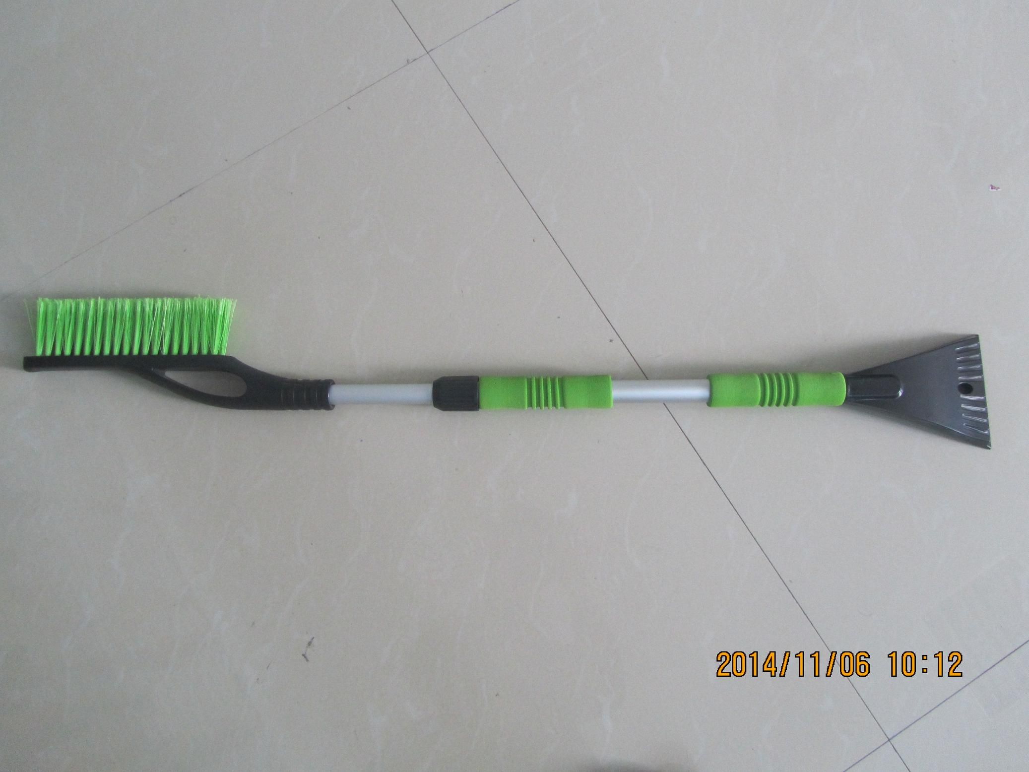 Telescopic Snow Brush with Ice Scraper