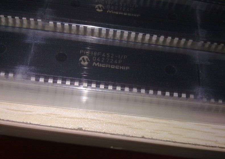 Electronic Component IC Pic18f452-I/P