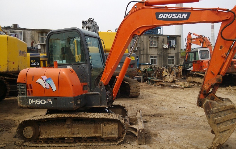 Construction Machinery Doosan Dh60-7 with Good Condition