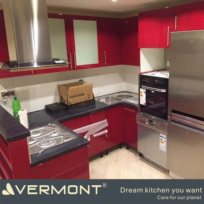 Red Lacquer Customized Kitchen Cabinet
