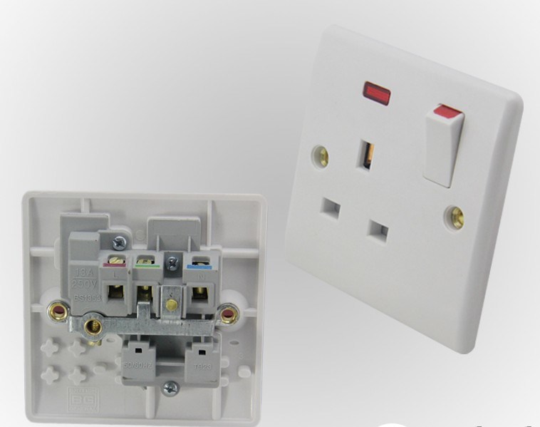 13A Single Socket with Neon