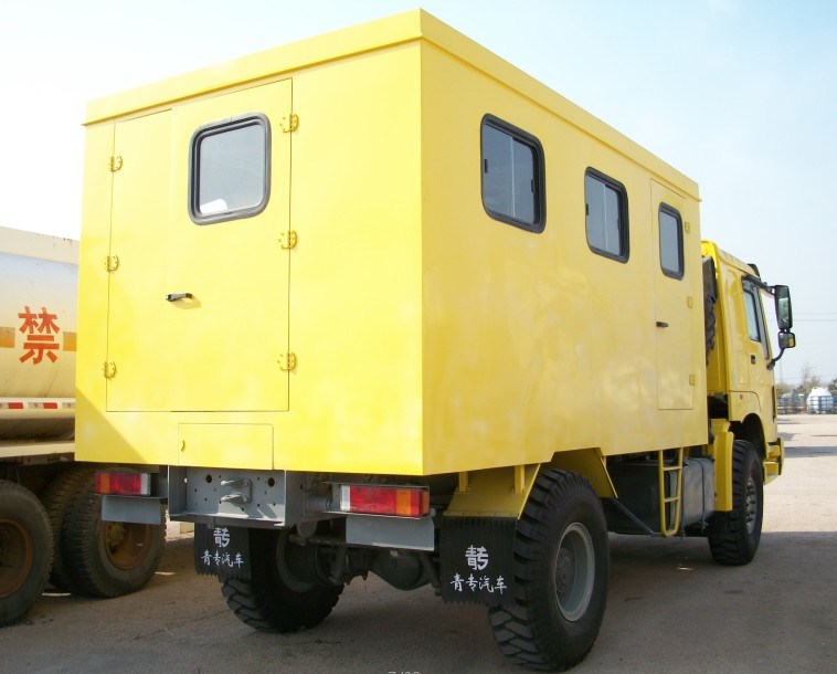 Sinotruk Mobile Garage Truck 4X4