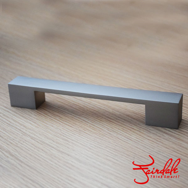 Furniture Hardware Pull Handle in Zinc Alloy Drawer Pull Handle (26-CX1013)