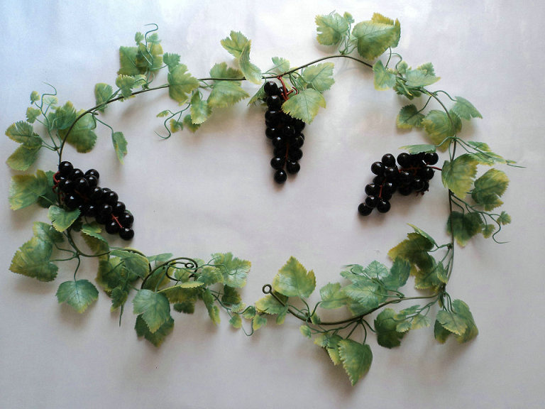 Plastic Grape Vines (V180A-RM24-H)